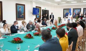 Los libros de texto serán elaborados por universidades, academias e intelectuales