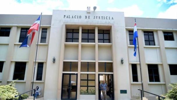 Tres meses de prisión a madre se grabó golpeando niña de tres años en Gaspar Hernández