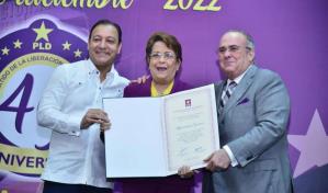 Abel Martínez recibió certificación como precandidato oficial del PLD