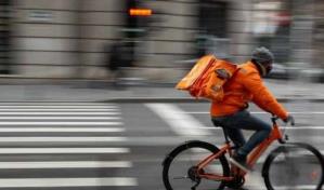 Reclamo de salario m&iacute;nimo para los repartidores de comida en NY no es un&aacute;nime