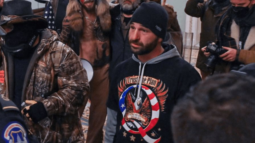 Condena de cinco años de prisión para uno de los primeros asaltantes del Capitolio Condena de cinco años de prisión para uno de los primeros asaltantes del Capitolio