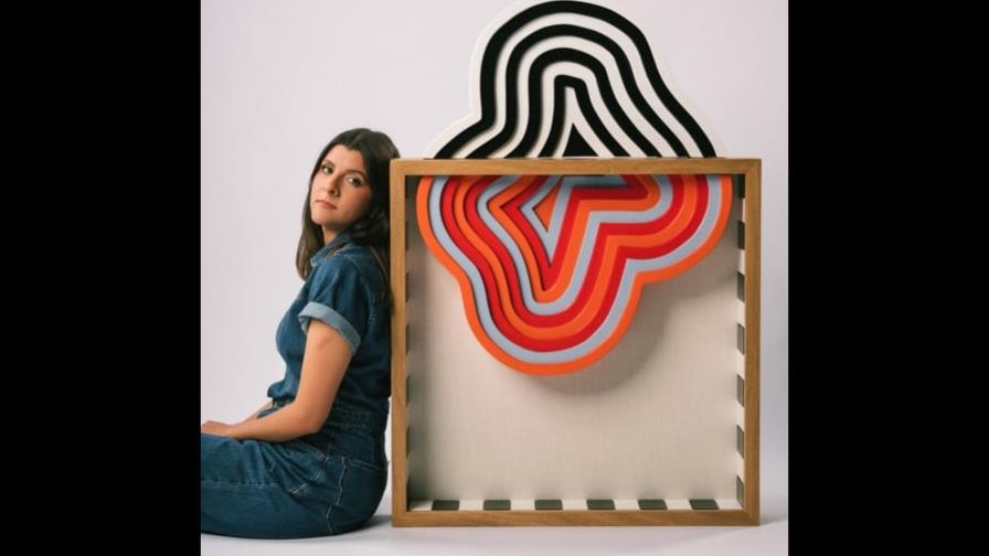 Gabriela Farías transporta al espectador a su mundo utópico en cuadros y esculturas