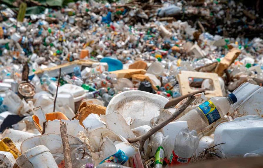 Científicos descubren un aumento sin precedentes de plástico en los océanos