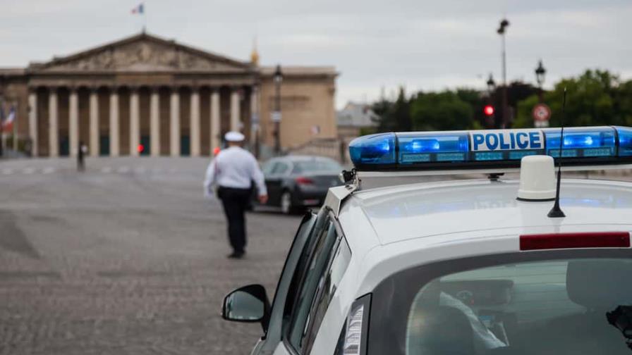 Acusan a policía de EEUU por compartir fotos íntimas de su esposa