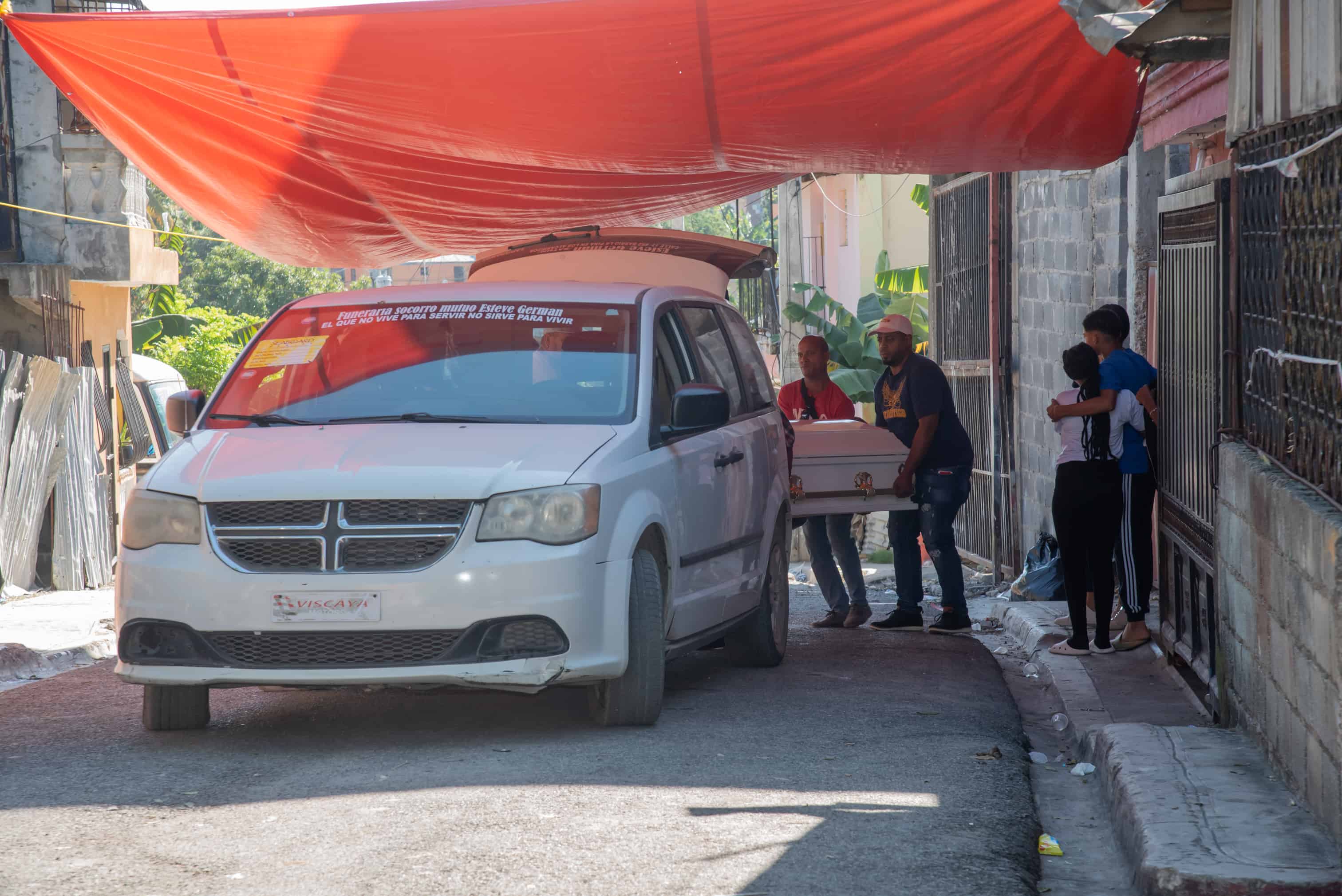 Traslado de feretro de Jeffrey.&nbsp;