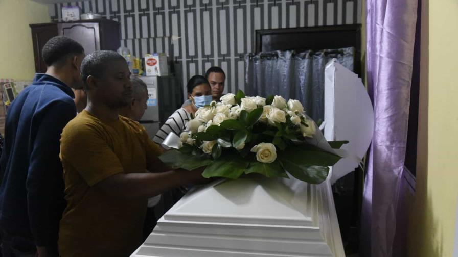 Padre de uno de los muertos por la Policía en Los Alcarrizos interpondrá querella