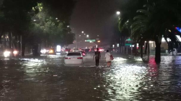 Avenida del Distrito Nacional inundada el 4 de noviembre. 