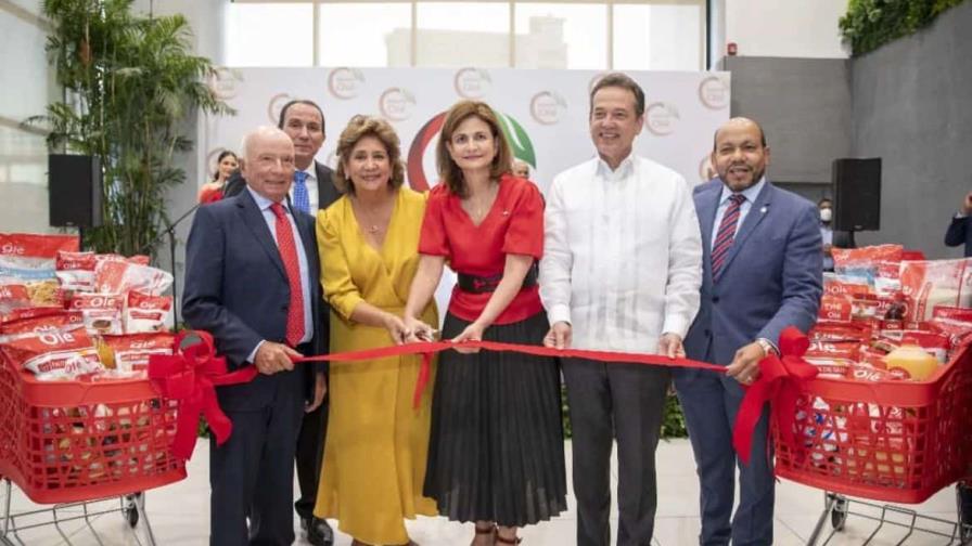 Raquel Peña acompaña a ejecutivos del Olé en inauguración de nueva sucursal en la 27 de Febrero Raquel Peña acompaña a ejecutivos del Olé en inauguración de nueva sucursal en la 27 de Febrero