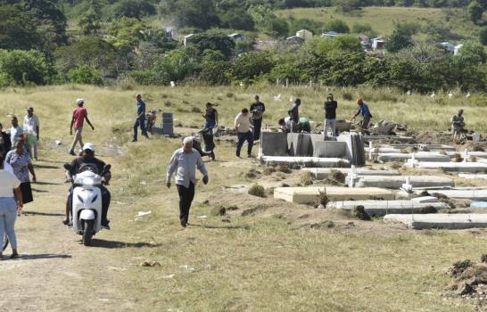 Entre llantos sepultan restos de el Mello”, ultimado por la Policía en Los Alcarrizos