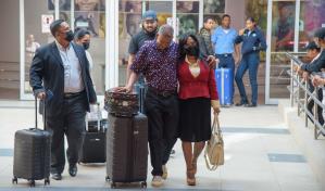 Dominicanos ausentes llegan al país cargados de emociones y alegría