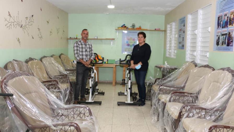 Entregan equipos a centros de adultos mayores