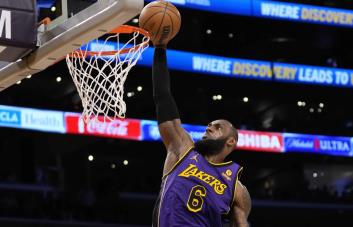 VIDEO | James lidera a Lakers a victoria ante Nuggets ayer en la NBA