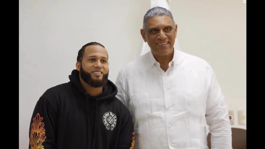 Video | Chú Vásquez recibe al intérprete urbano El Alfa Video | Chú Vásquez recibe al intérprete urbano El Alfa