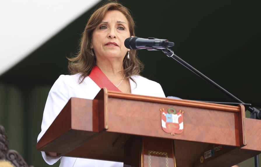 Boluarte exige al Congreso adelantar elecciones y niega que vaya a renunciar