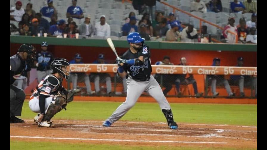 Los Tigres del Licey y Lorenzo Quintana vencen a los Toros del Este