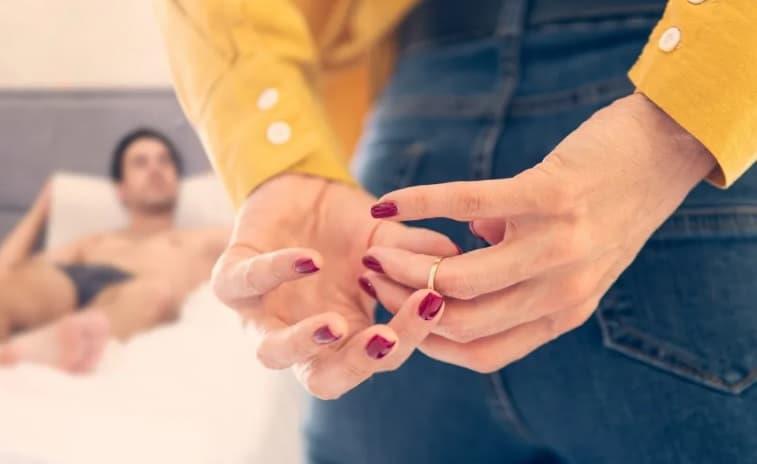 Estudio revela cuándo es más probable que tu pareja te sea infiel