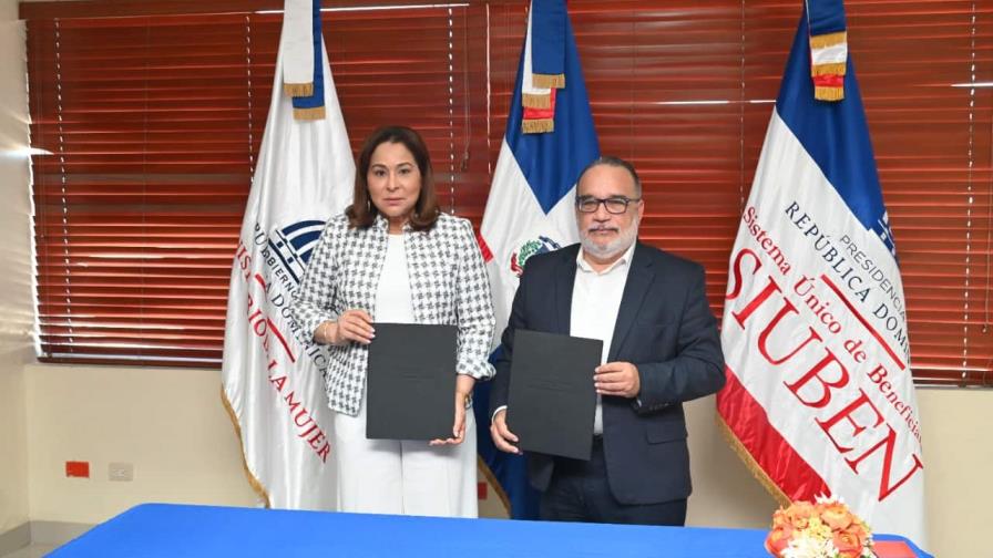 Ministerio de la Mujer y Siuben firman convenio 