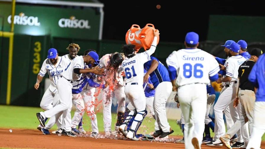 Los Tigres cierran con victoria liderando la pelota invernal