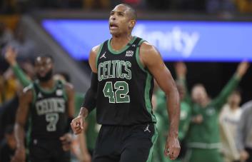 NBA multa con 25 mil dólares a Al Horford por golpear jugador en partido