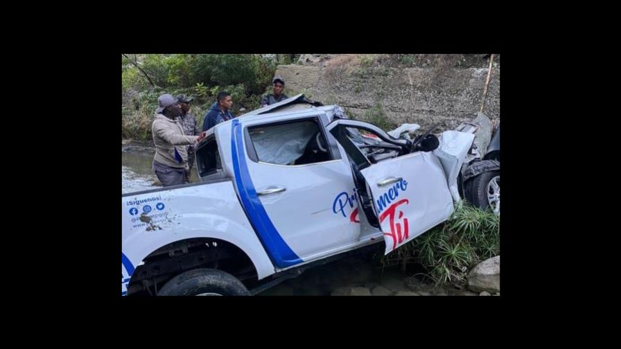 Dos empleados públicos mueren en accidente de tránsito en Ocoa, entre ellos una joven embarazada Dos empleados públicos mueren en accidente de tránsito en Ocoa, entre ellos una joven embarazada