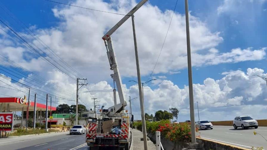 Edeeste repone alumbrado robado en autopista Las Américas y en la salida del AILA