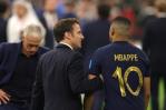 Macron consuela a Mbappé: tiene tiempo por delante Macron consuela a Mbappé: tiene tiempo por delante
