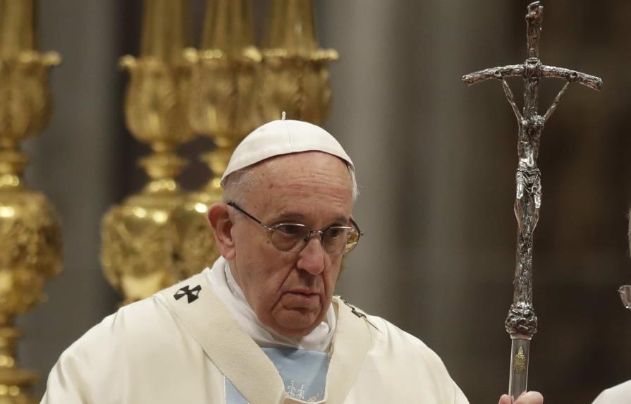 Papa Francisco dice que hay que aprender a hacerse a un lado en el momento justo