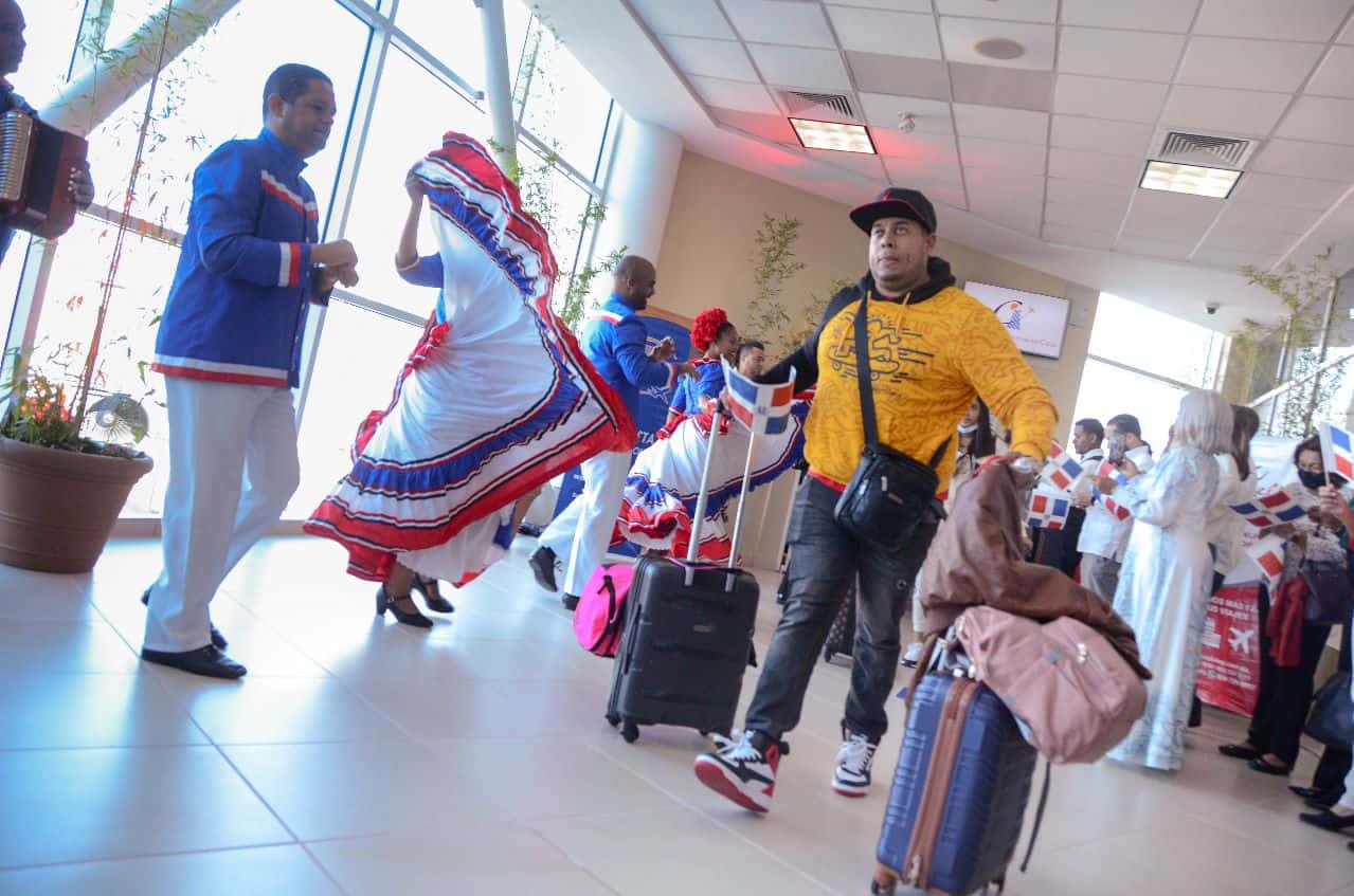 Pasajeros cuando llegaron a República Dominicana por el aeropuerto del Cibao, en Santiago, desde Madrid.