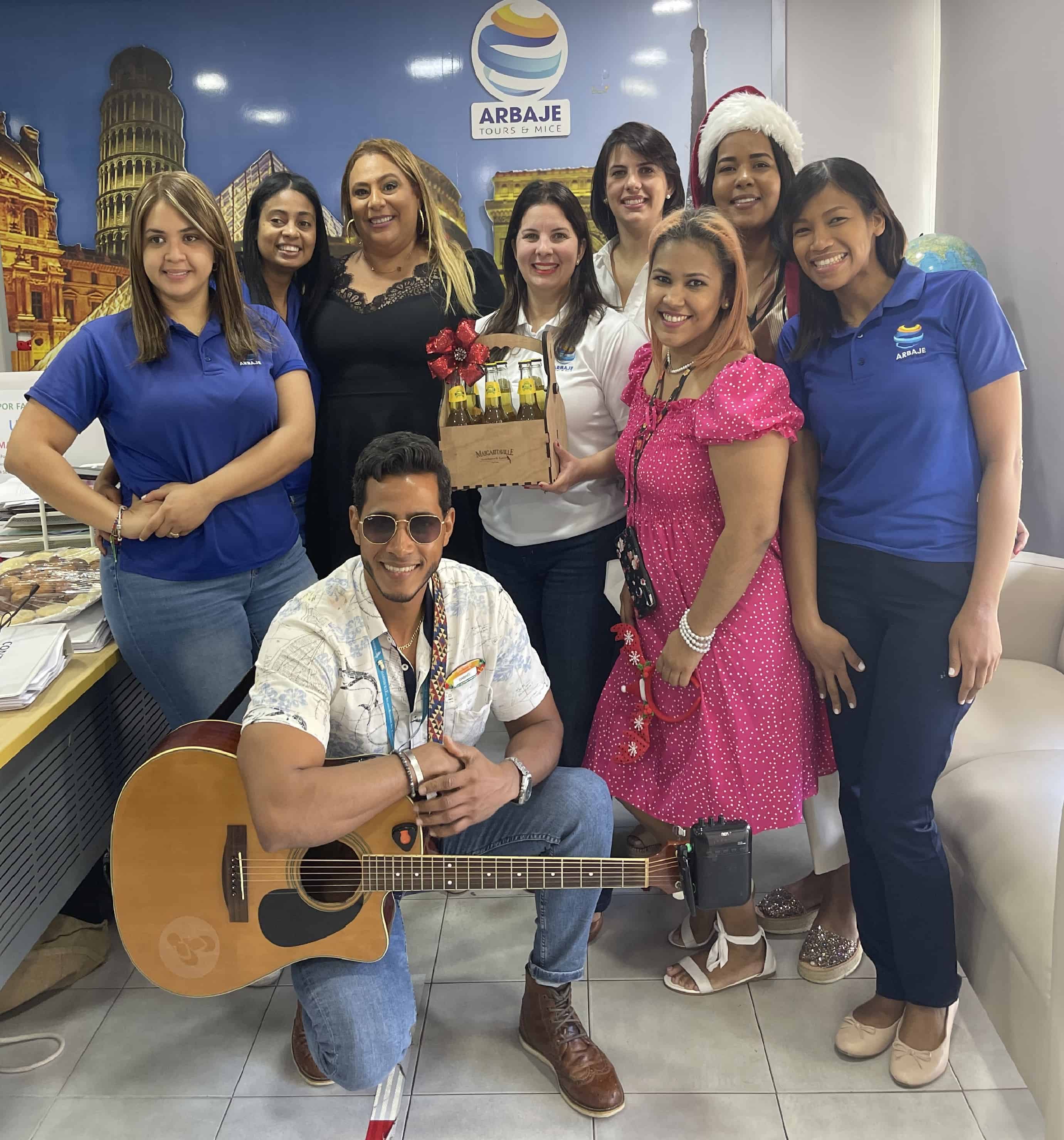 El equipo de ventas de Arbaje acompañados del departamento de ventas de Karisma Hotels & Resorts.