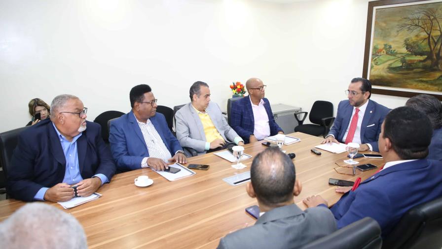 Diputados rinden informe favorable a ley de Comercio Marítimo