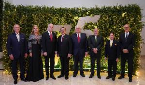 Valdez Albizu y su esposa ofrecieron una cena de gala en honor de los miembros de la Junta Monetaria