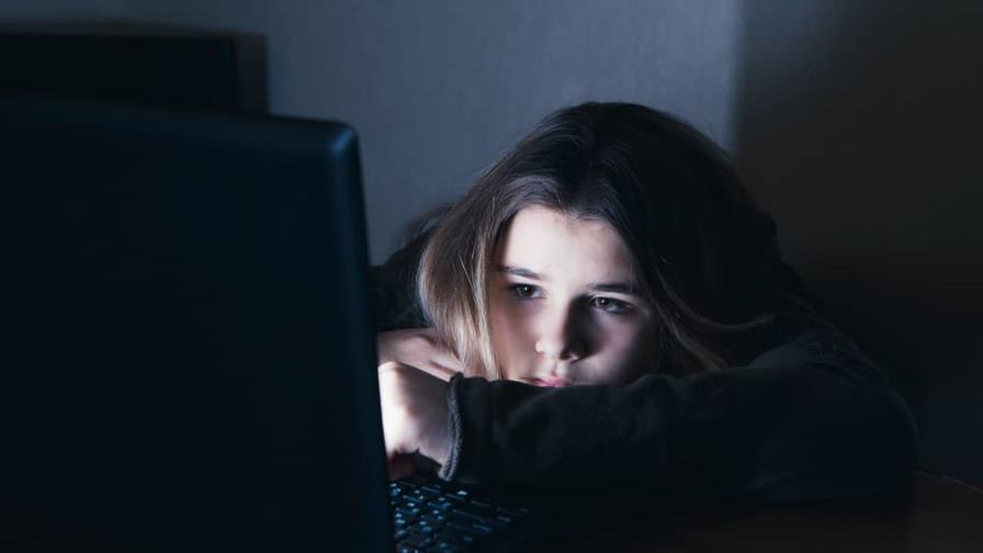 EEUU advierte de una explosión de casos de extorsión sexual a menores en la web