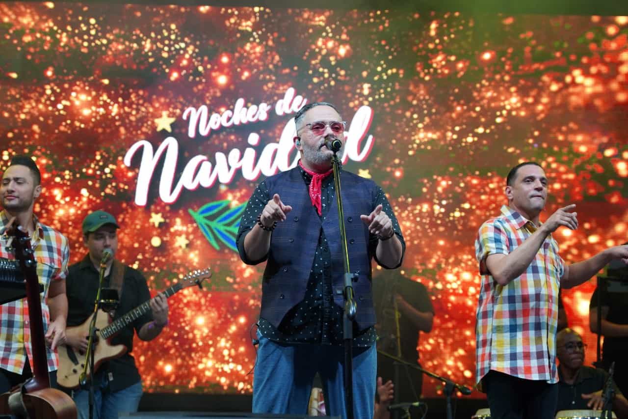 El cantautor Pavel Núñez interpretó sus éxitos en la Plaza de la Cultura.