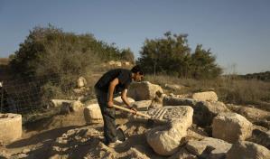 Arqueólogos trabajan en una tumba asociada con Salomé