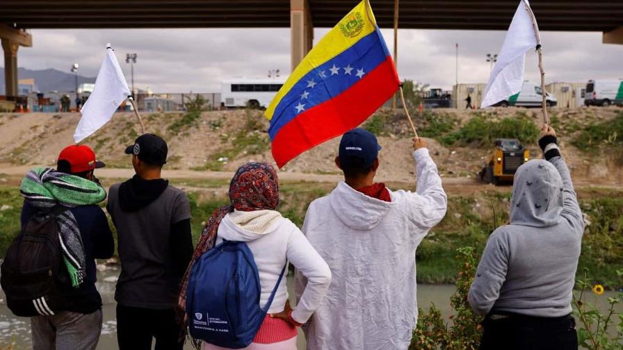 ¡Somos seres humanos!: venezolanos rompen en llanto a los pies de la frontera de EEUU