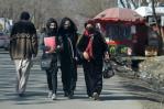 Los talibanes ordenan el veto de mujeres en las universidades del país