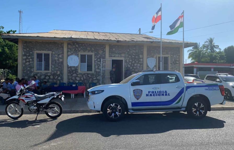 Policía Nacional entrega camionetas y motocicletas para reforzar patrullaje en Montecristi