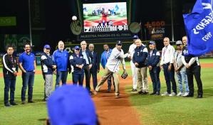 Licey reconoce la trayectoria de Radhames González