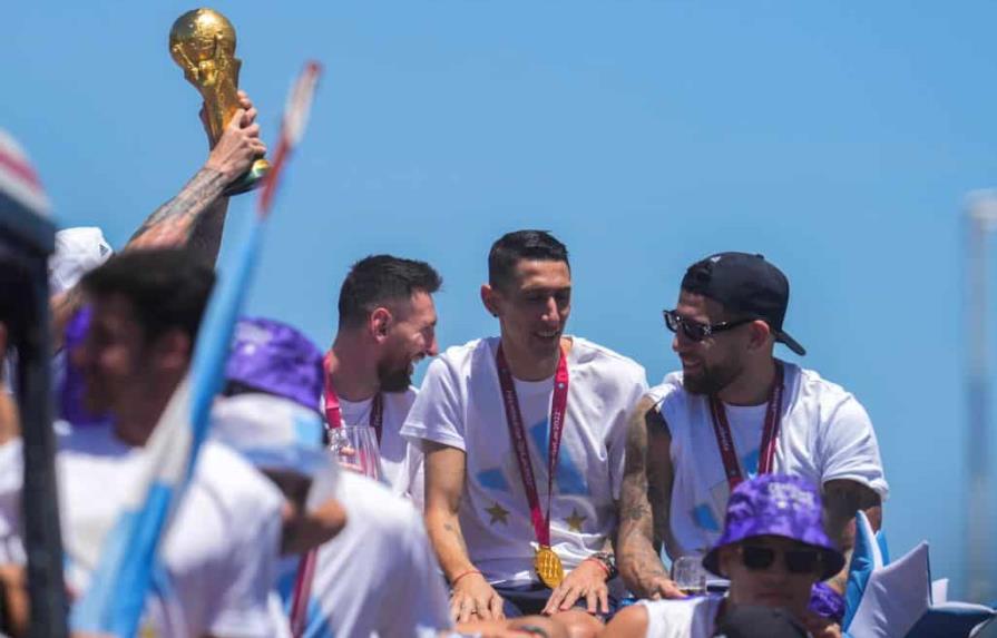 La fiesta de Messi y la selección argentina termina con un saludo desde helicópteros