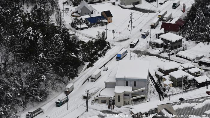 Reabren las carreteras cortadas por nevadas en noreste de Japón tras 26 horas
