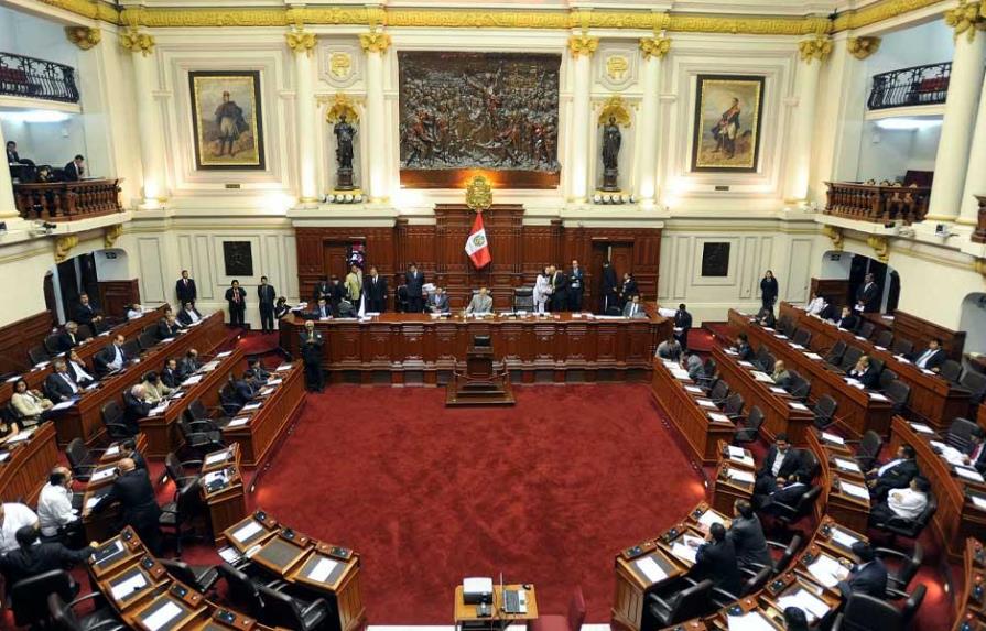 Congreso de Perú abre la puerta al adelanto de elecciones para 2023