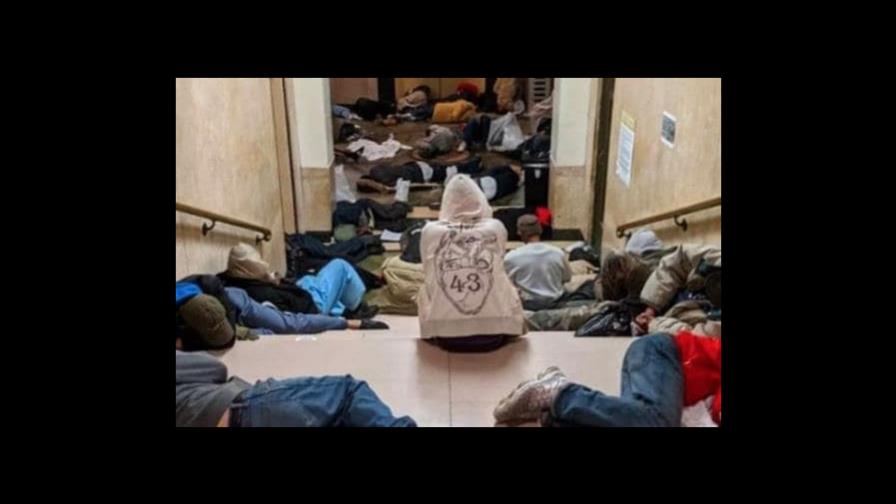 Un segundo migrante se suicida en un albergue de Nueva York en medio de crisis migratoria Un segundo migrante se suicida en un albergue de Nueva York en medio de crisis migratoria