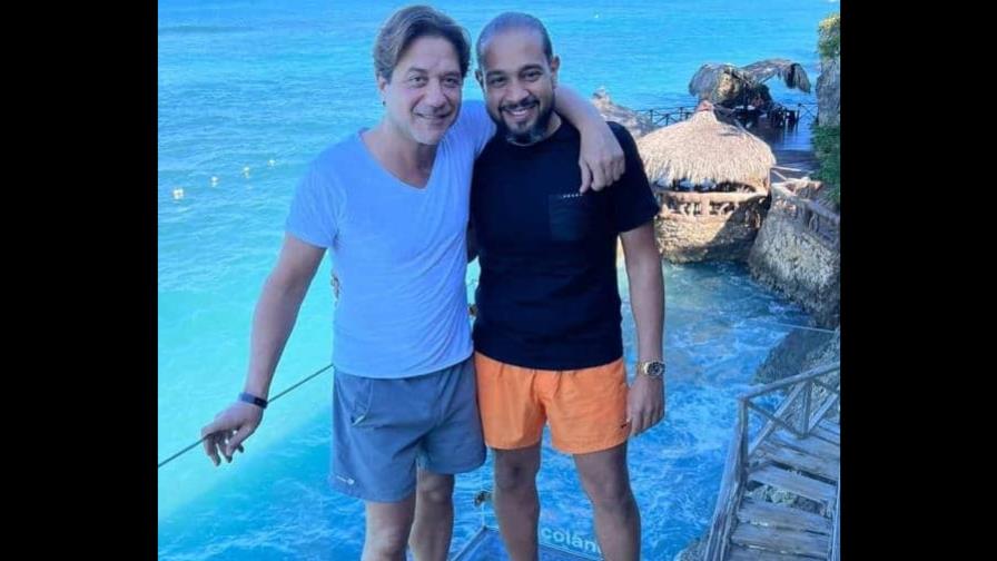 Enrique Arce, de “La casa de papel”, disfruta de la playa en Luperón Enrique Arce, de “La casa de papel”, disfruta de la playa en Luperón