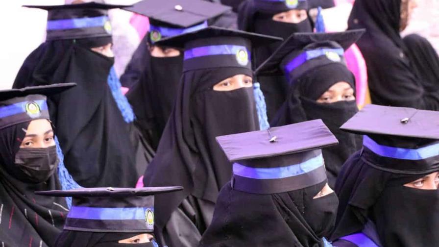 Arabia Saudí expresa su asombro por veto a mujeres en universidades afganas