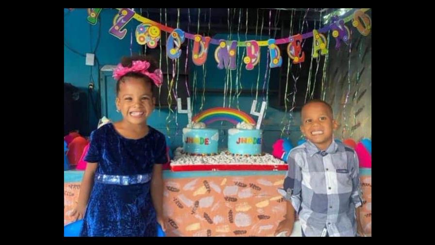 Trasladan a Montecristi restos de hermanitos muertos durante incendio en Santiago