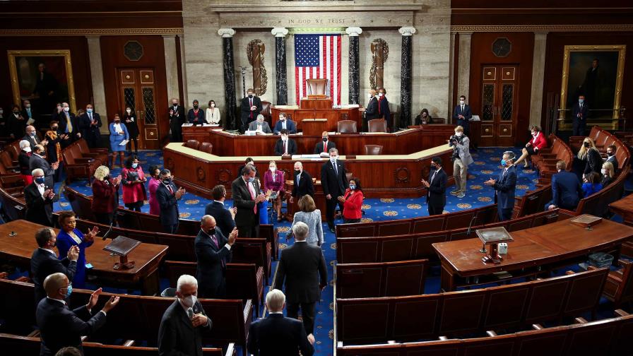 Los demócratas ponen fin al requisito de chaqueta y corbata en el Senado de EE.UU.
