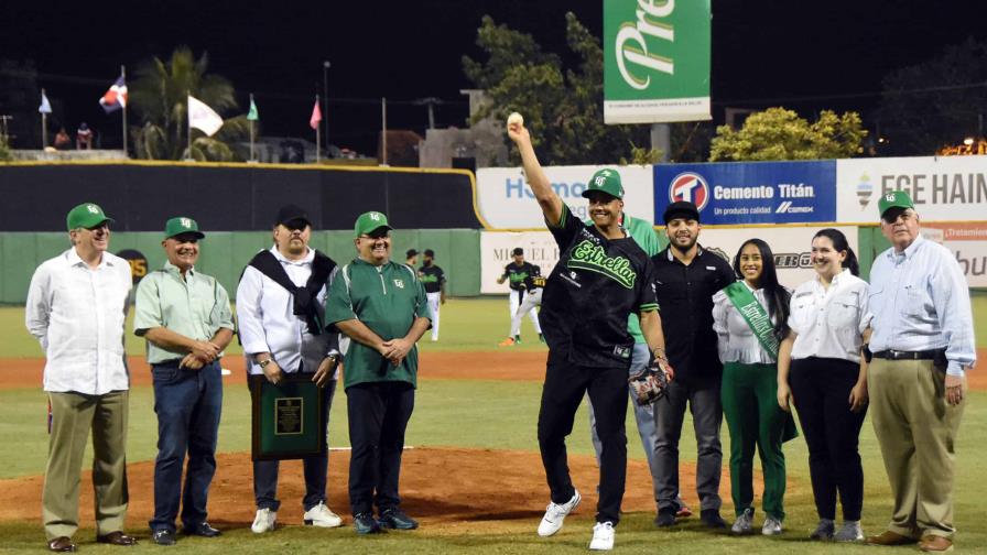 Homenaje de las Estrellas Orientales a Jeremy Peña Homenaje de las Estrellas Orientales a Jeremy Peña