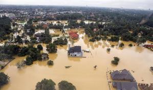 Al menos cinco muertos y 70,000 desplazados por inundaciones en Malasia