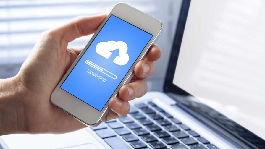 Almacenar información personal en el móvil, entre los riesgos para la privacidad online en 2023