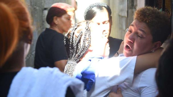 Consternación en el barrio Los Multis de Los Guaricanos por muerte de joven embarazada